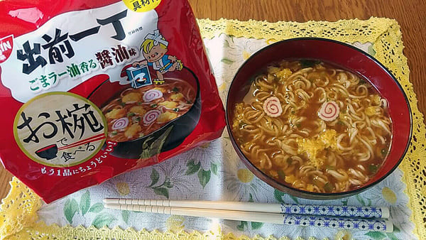 お椀に入れてお湯を注ぐだけの小容量「袋麺」がヒット