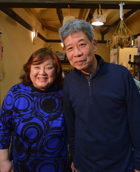 2代目の大畑洋一さん、温美さん夫妻。二人を慕って客がやってくる