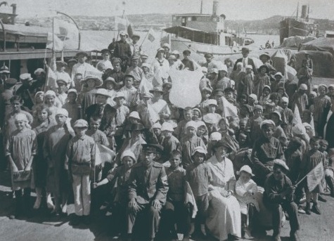ウラジオストクに集合した出港前の孤児たち。日本が救出した孤児は最終的に765人を数えた　写真提供／日本赤十字社