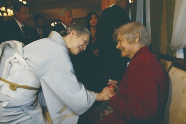 ポーランドご訪問時のレセプションで天皇皇后両陛下は元孤児と面会された　代表取材