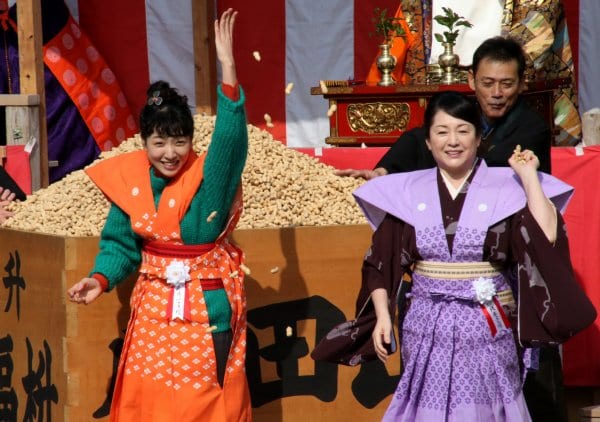 満面の笑みの安藤サクラと松坂慶子