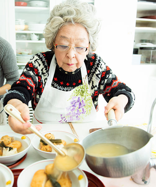 “ばぁば”こと、料理研究家の鈴木登紀子さん