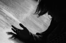 親から罵声、子供から恫喝 児童相談所職員のブラックな日常