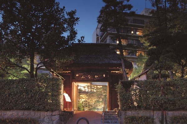 夏目漱石や正岡子規、伊藤博文らも愛した