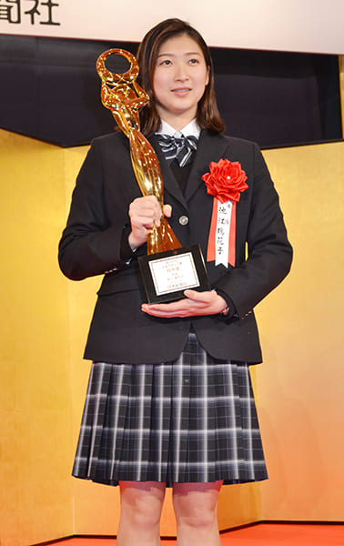 この春、日大に進学した池江璃花子選手（写真は2019年1月、日本スポーツ賞の授賞式　写真／時事通信社）