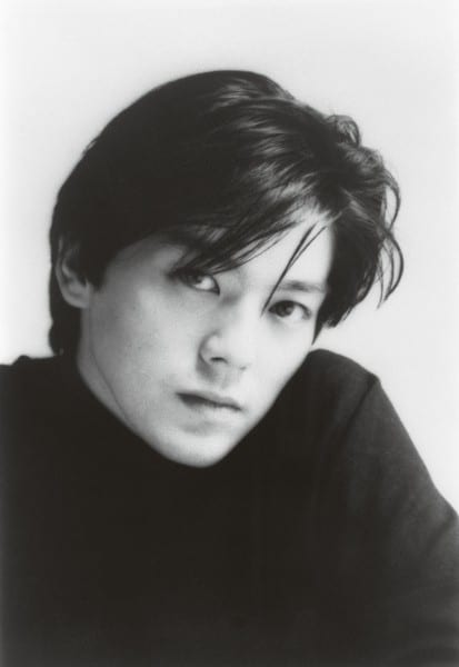 カリスマ的な人気を誇った尾崎豊は26歳で死去（時事通信フォト）