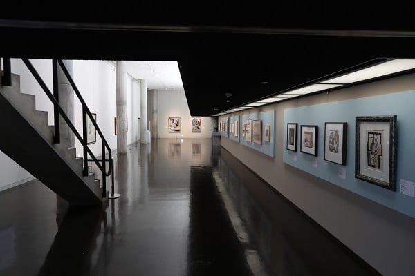 ル・コルビュジエが設計した建物の中でその作品を鑑賞できる