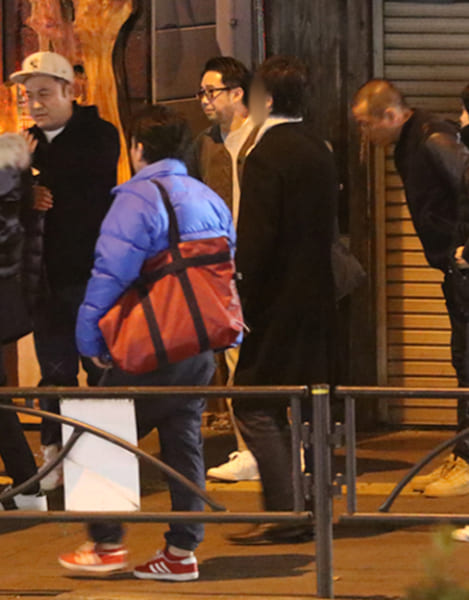 帰り際、中居に挨拶する芸人たち