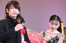 朝ドラ共演・永野芽郁を泣かせた、佐藤健の感動スピーチ