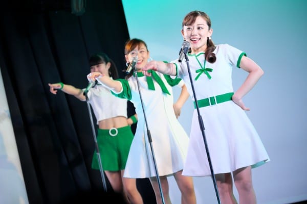 キャプテンのなお（右）は一座のフロントマン