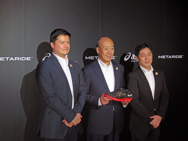 就任2年目で腕が試される廣田康人社長（中央）