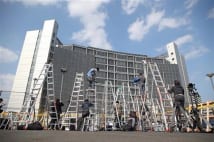 日産社員「今さら興味ない」、カリスマ拘束3カ月半