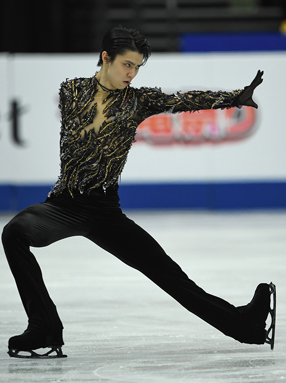しなやかな演技を見せる羽生結弦(写真/アフロ)