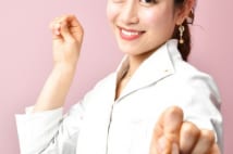 南麻布の女性鍼灸師 自分の顔に試し打ちして日々研究