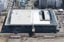 建設工事が進む有明体操競技場(時事通信フォト)