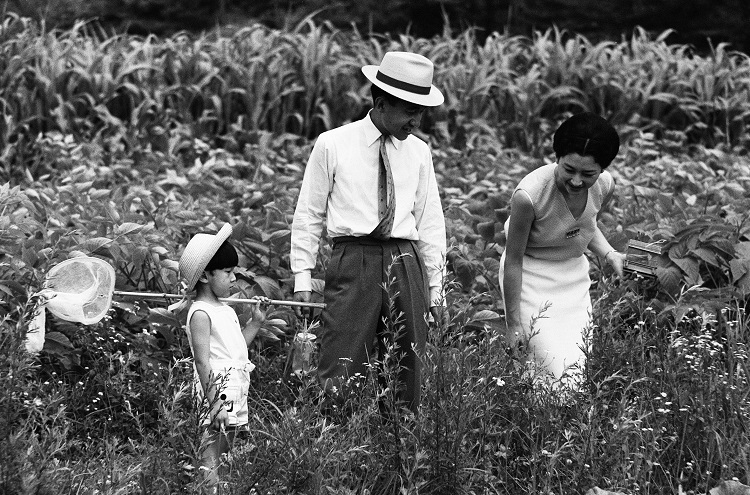 皇室の歴史上初めて両親のもとで育てられた新天皇が誕生する（写真：時事通信フォト）