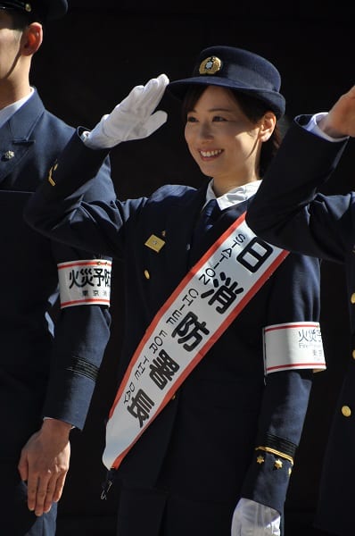 敬礼姿が美しい皆藤愛子