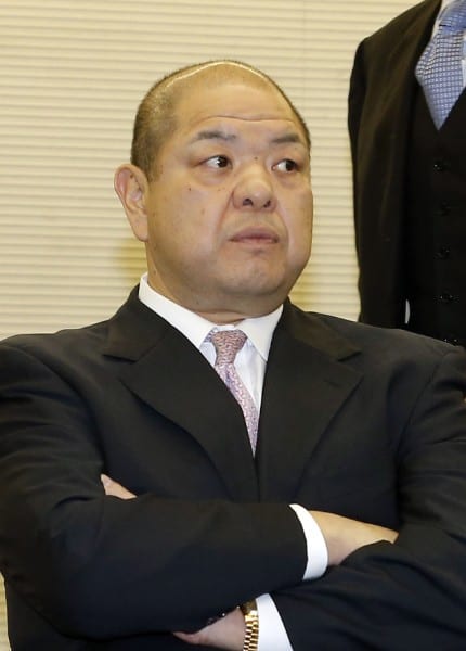 期待の高校生を獲得した八角理事長（共同通信社）