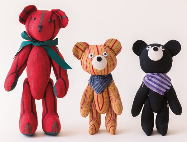 『しまくま』『しまくー』『あいくー』（左から）（撮影／永禮賢）