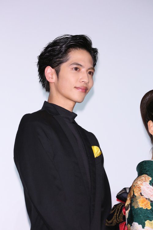 映画『バンブルビー』の吹き替え版の声優を担当した志尊淳