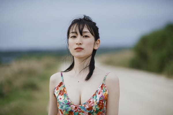 ドラマでは女子アナ役を演じる