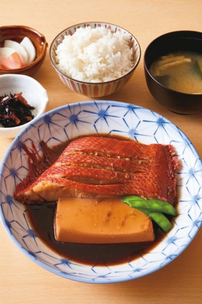 「魚がし料理 粋のや」の金目鯛煮付け御膳　2500円