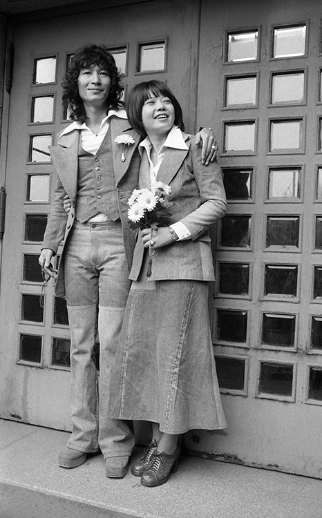 結婚式をあげた希林さんと内田さん（1973年）