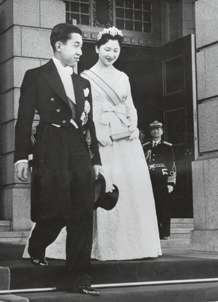 天皇陛下 象徴 模索の礎になった本と美智子さまに贈った本 Newsポストセブン 天皇陛下 象徴 模索の礎になった本と美智子さまに贈った本 Newsポストセブン