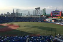 ボールがあわや直撃? 過酷だけど楽しめる「野球場アルバイト」の実態