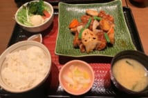 大戸屋の超定番『黒酢あん定食』 ファンが語る人気の秘密