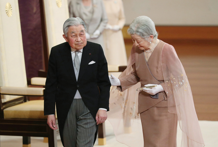 結婚60年の祝賀行事を終えた天皇皇后両陛下（当時、写真／時事通信フォト）