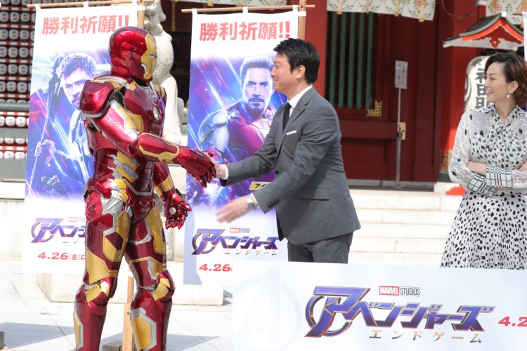 アイアンマンと握手する加藤浩次
