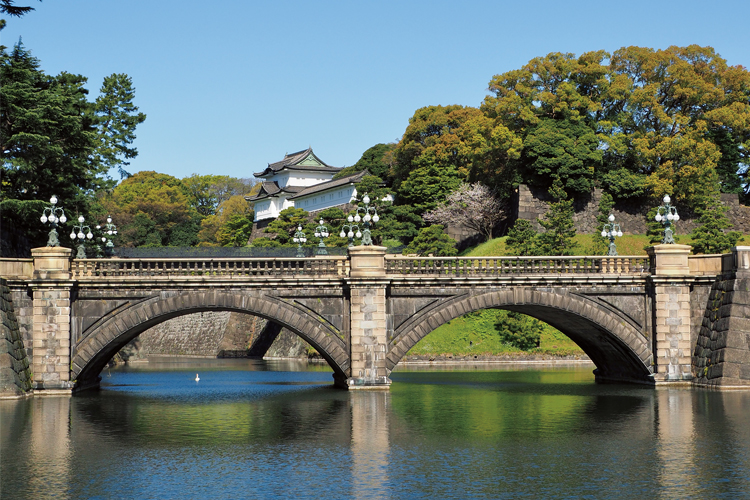 天皇陛下が召し上がるのは（皇居・二重橋）