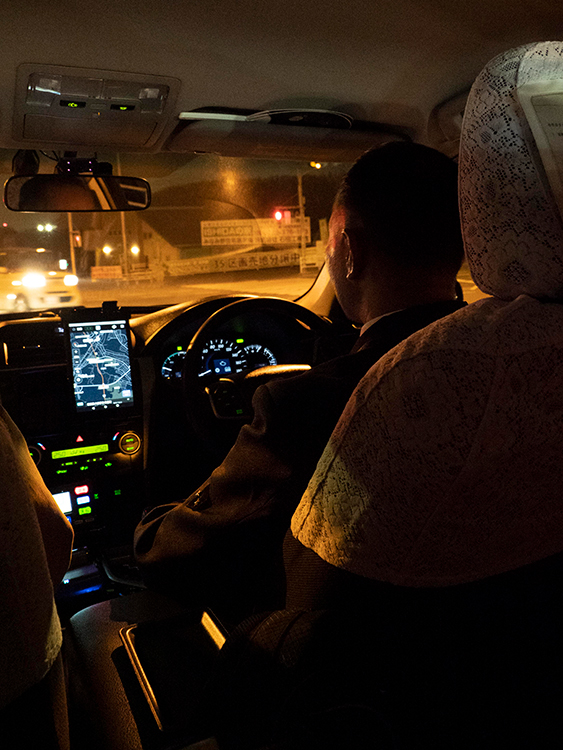 心霊スポット巡礼タクシーが出発