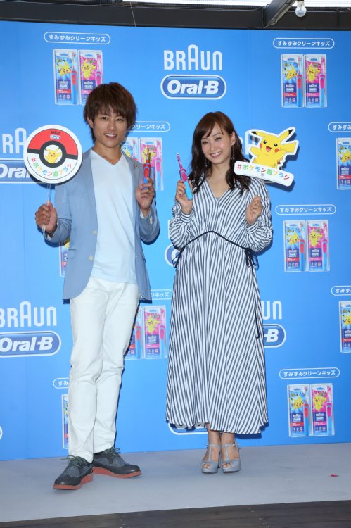 子供向け電動歯ブラシイベントに登場した杉浦太陽と藤本美貴
