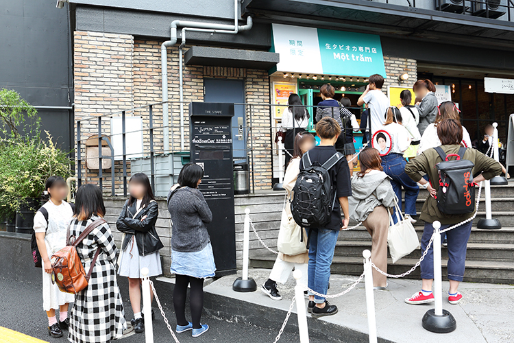 タピオカ店には行列が絶えなかった