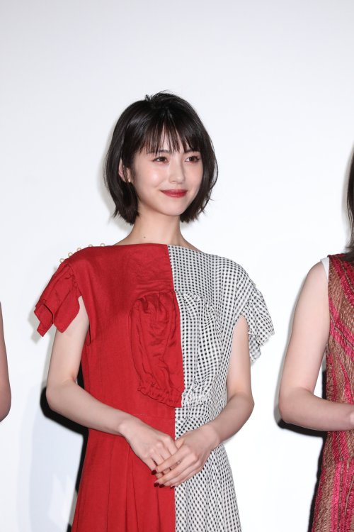 『映画 賭ケグルイ』で最強ギャンブラーを演じる浜辺美波