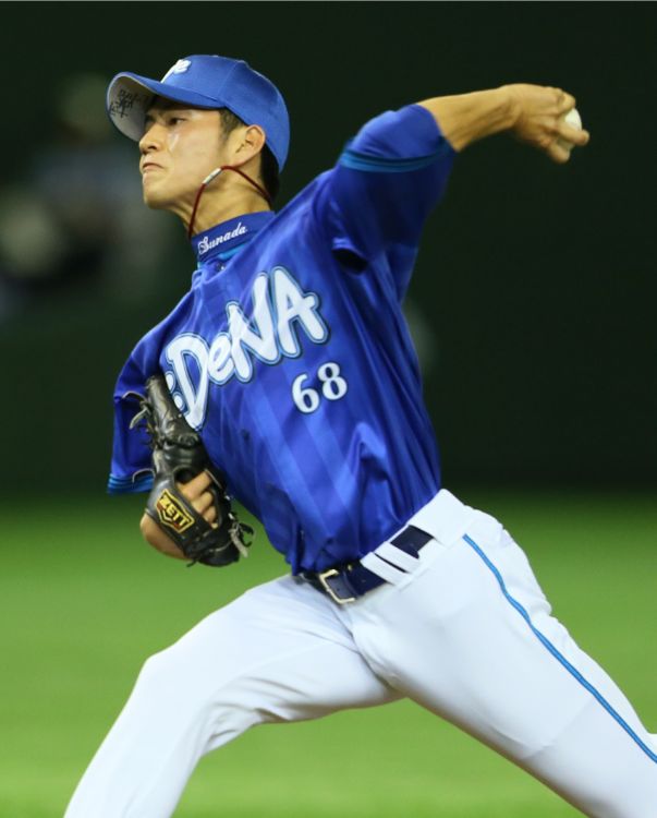 力投する砂田（時事通信フォト）