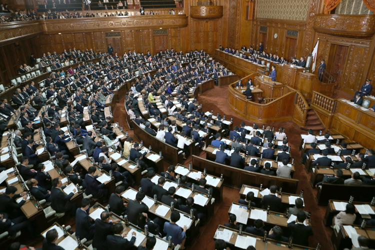 議員の“特権”の一部が一時的に減らされるが…（時事通信フォト）