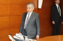 4月25日の金融政策決定会合後、記者会見に臨む黒田東彦日銀総裁(時事通信フォト)