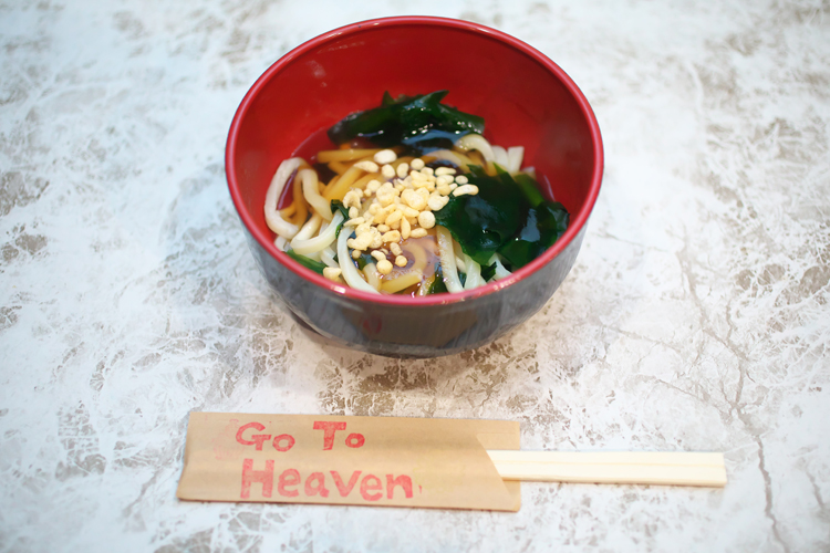 人気メニューのうどんは減塩仕様