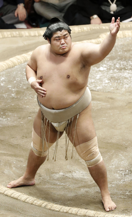 大相撲夏場所で初三賞となる敢闘賞を受賞した志摩ノ海（共同通信社）