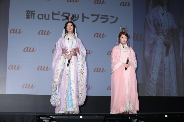 auの発表会に登場した菜々緒と川栄李奈