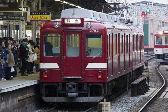 近鉄の鮮魚列車は現存する唯一の行商専用列車（時事通信フォト）