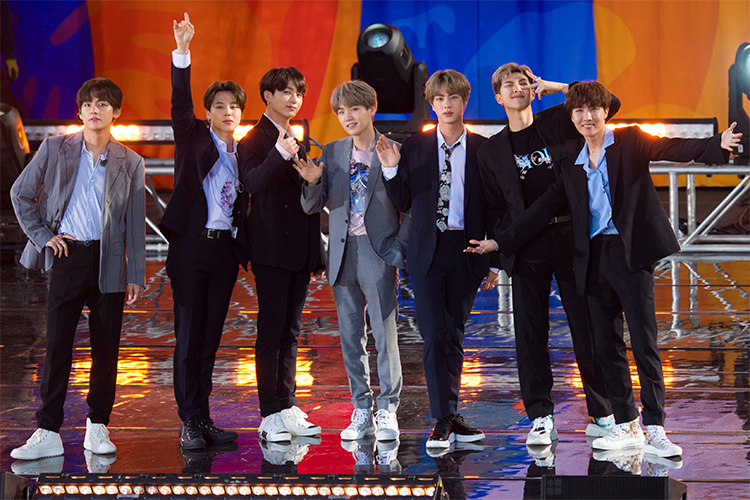 オンラインコンサートで世界での知名度を証明したBTS（写真／アフロ）