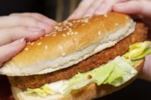 就寝前にシナモンティーを飲むだけでダイエットに?【世界の食ニュース3選】