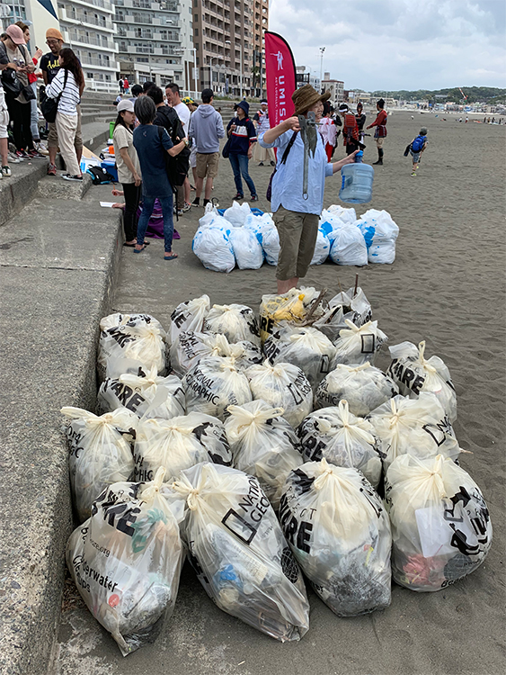 1日の参加者1000人超えも 日本一楽しいゴミ拾い を体験 Newsポストセブン