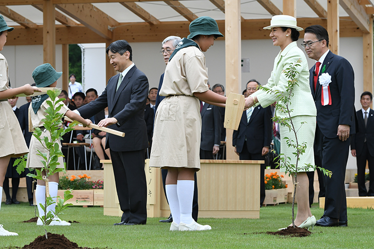 愛知県で行われた式典で、雅子さまも植樹された（撮影／JMPA）
