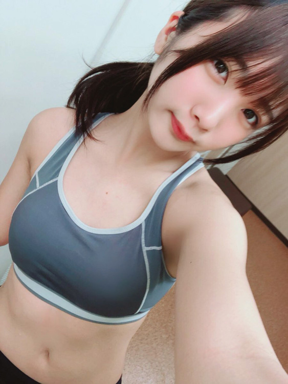 グラビアアイドルの水沢柚乃