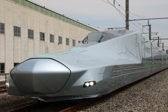 JR東日本の新型新幹線「ALFA-X」の1号車（時事通信フォト）